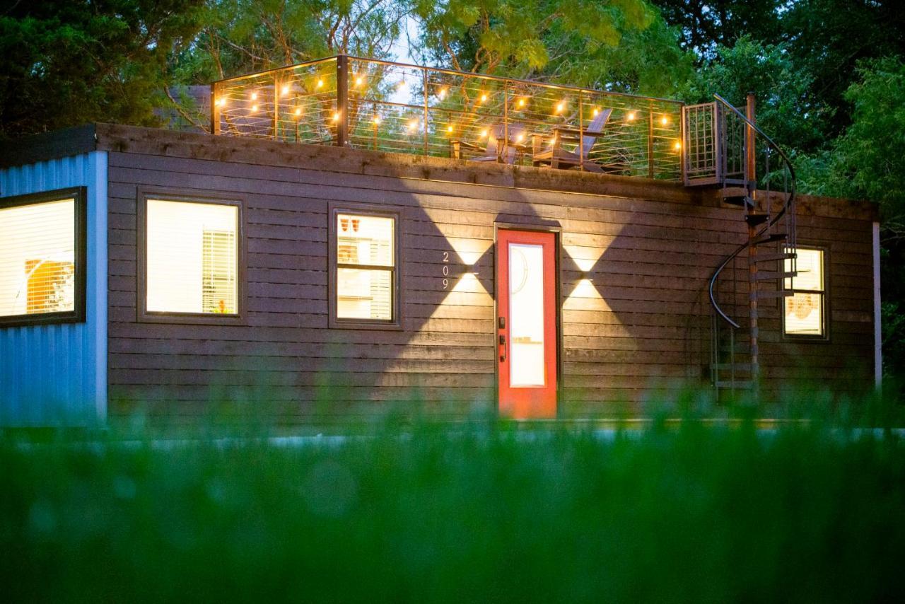 The Merlot House-Container Home 12 Min To Magnolia Bellmead Bagian luar foto