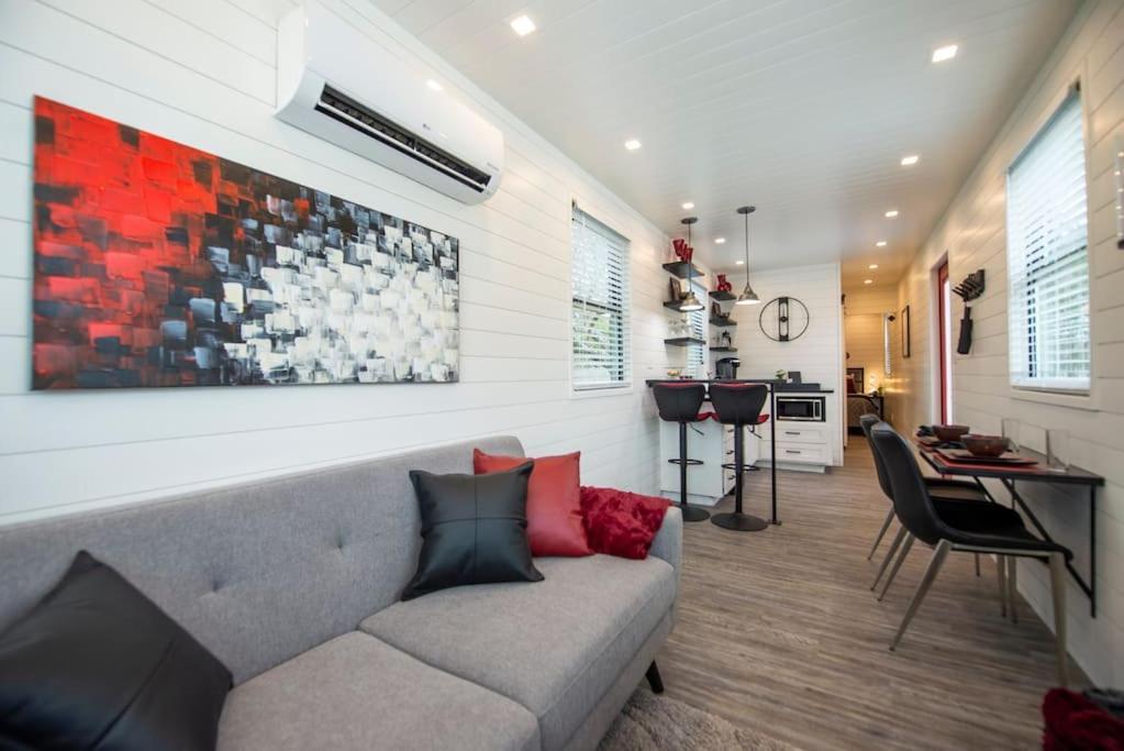 The Merlot House-Container Home 12 Min To Magnolia Bellmead Bagian luar foto